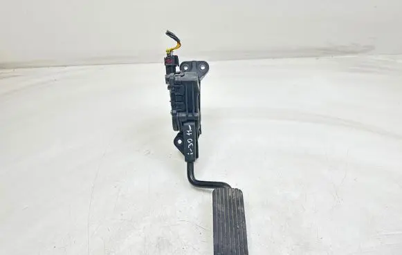 Hyundai i30 Accelerator throttle pedal 110402K0158