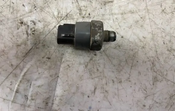 Toyota Land Cruiser (HDJ90) Oil pressure sensor 