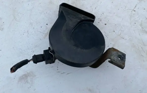 Volvo V70 Horn signal E349042