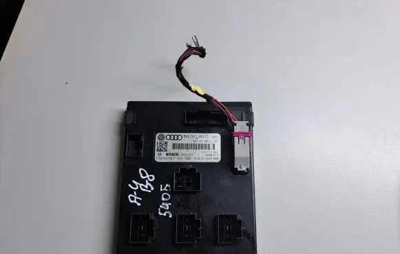 Audi A4 S4 B8 8K Comfort/convenience module 8K0907063D 05021001 F005V00749