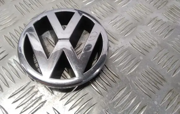 Volkswagen PASSAT B5 Manufacturer badge logo/emblem 3B0853601A