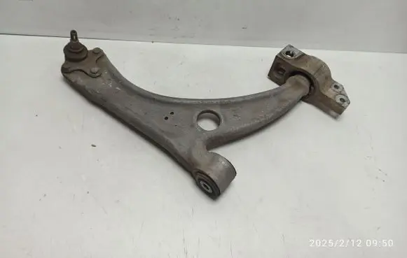 Audi Q3 8U Front lower control arm/wishbone