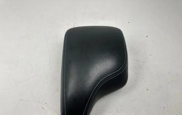 Nissan Leaf II (ZE1) Armrest