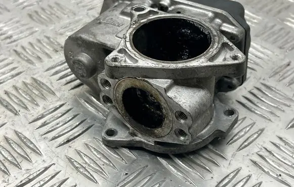 Audi A4 S4 B8 8K EGR valve VASV29007935