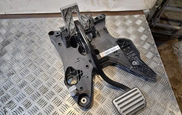 Porsche Cayenne (92A) Brake pedal 7P0723031AD 7P0723117B