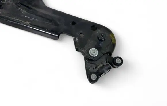 Chrysler Pacifica Sliding door lock loop/hook striker 997AD