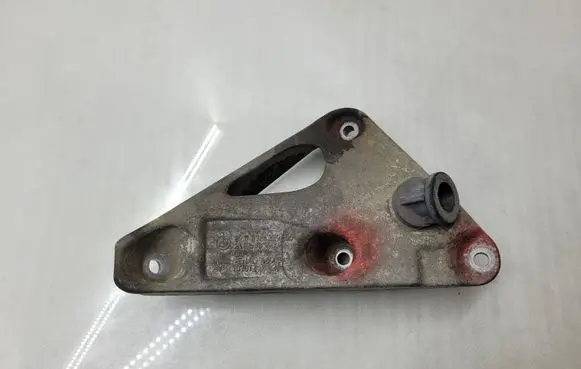 BMW 5 F10 F11 Engine mounting bracket 6784829