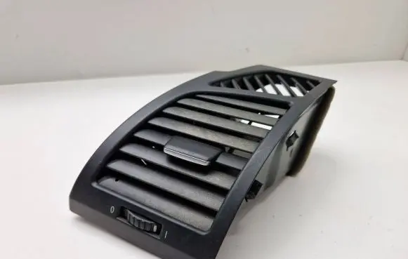 BMW 1 E81 E87 Dashboard side air vent grill/cover trim 7059187