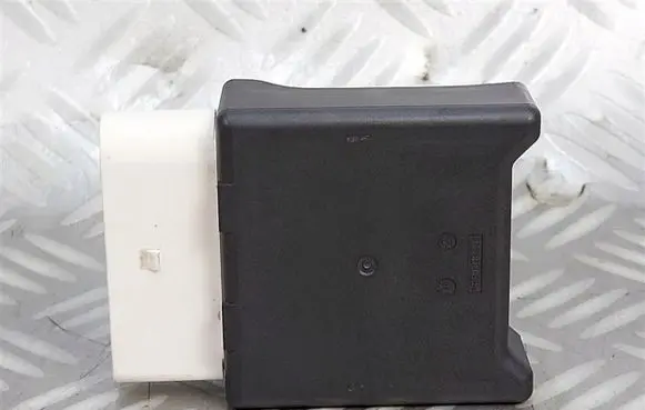 Volvo XC40 Fuel pump relay 32203752