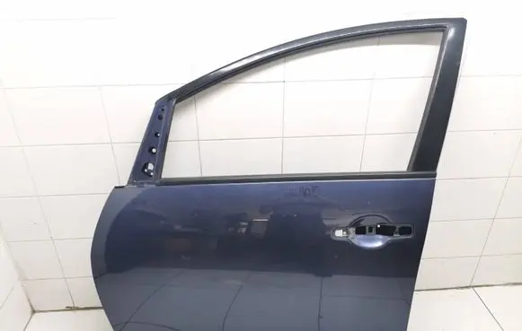 Mitsubishi Grandis Front door