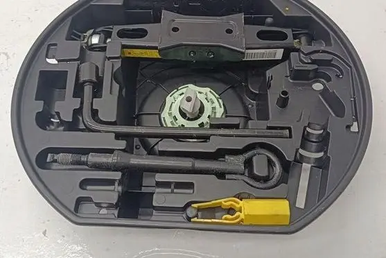 Citroen C5 Spare wheel section trim 