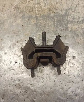 Mercedes-Benz ML W163 Engine mount bracket