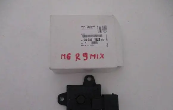 Peugeot 2008 I Other control units/modules 9828207680 V29113076D