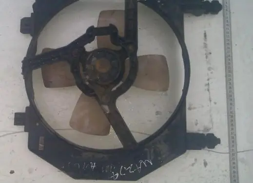 Ford Courier Radiator cooling fan shroud 96fb8c607dh