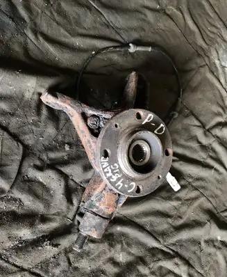 Citroen C4 Grand Picasso Front wheel hub spindle knuckle