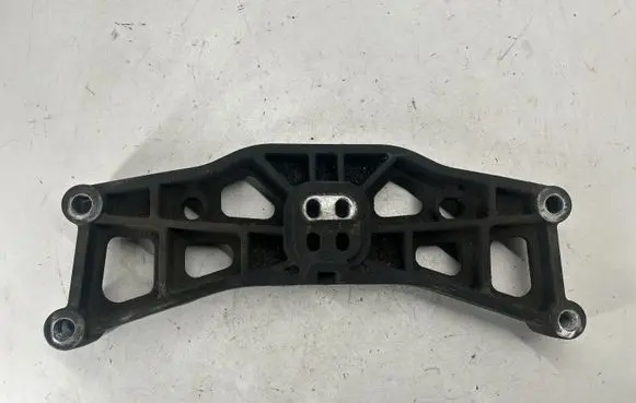 Gearbox mounting bracket