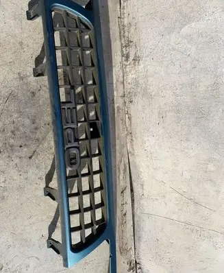 Opel Frontera A Front bumper upper radiator grill