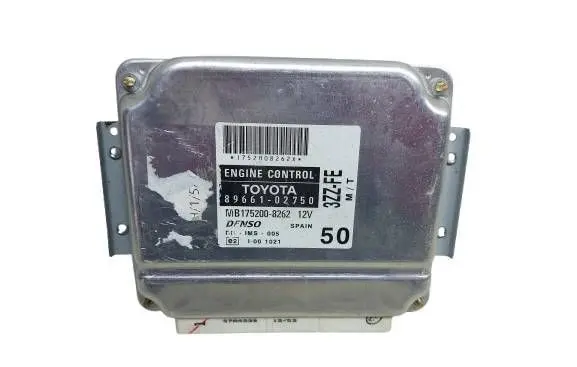 Toyota Corolla E120 E130 Engine control unit/module 8966102750