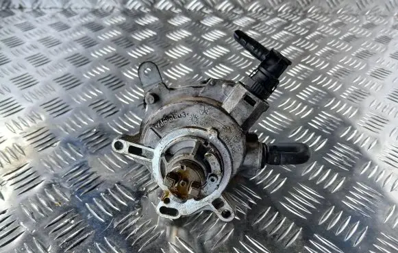 Ford Focus Vacuum pump CM5G2A451GB