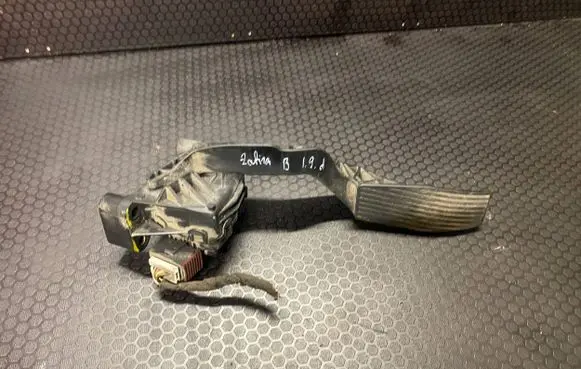 Opel Zafira B Accelerator throttle pedal 9202341 6PV00811400