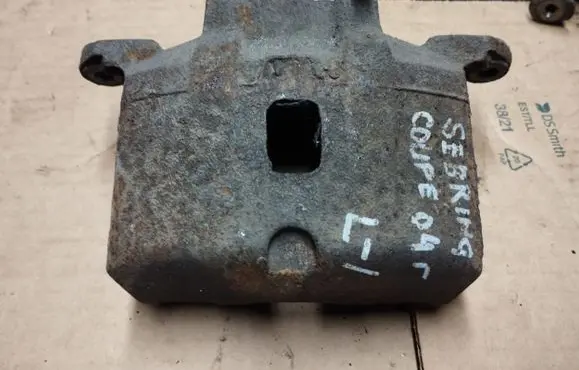 Chrysler Sebring (ST-22 - JR) Front brake caliper