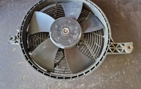 Nissan Patrol Y61 Electric radiator cooling fan