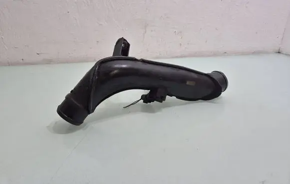 Volkswagen Tiguan Intercooler air channel guide 