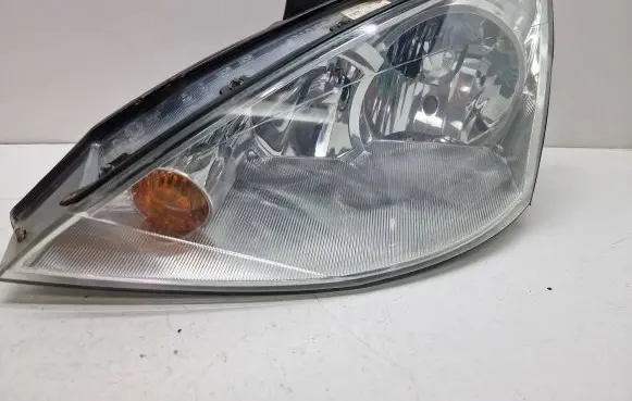 Ford Focus Headlight/headlamp 2M5113W030BD