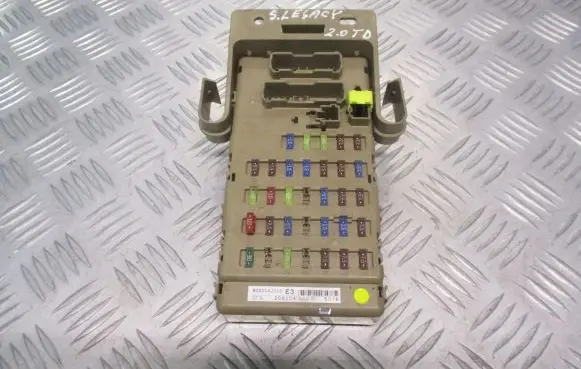 Subaru Legacy Fuse box set 82201AJ010