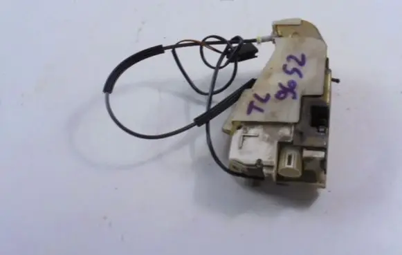 Ford Fiesta Rear door lock 6562958