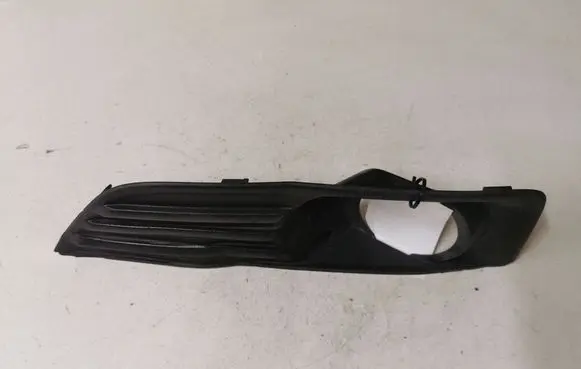 Ford Focus Front fog light trim/grill 4M5119952