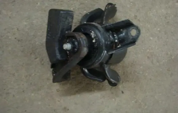KIA Rio Engine mount bracket