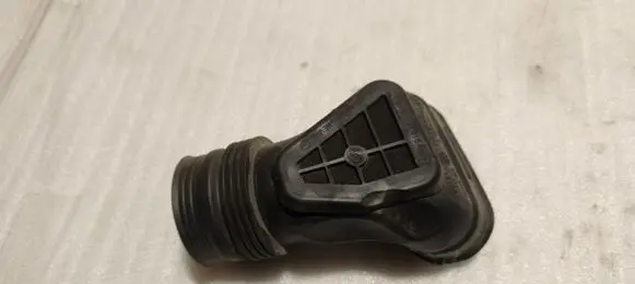 Dacia Sandero III Air intake duct part 165558534R