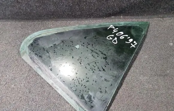 Rear vent window glass