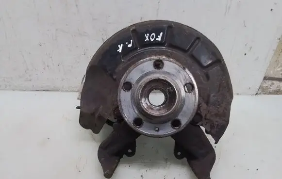 Volkswagen Fox Front wheel hub