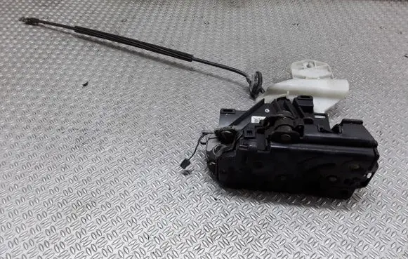 Volkswagen Caddy Front door lock 3B1837016