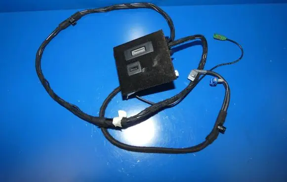 Mercedes-Benz E W212 USB socket connector 