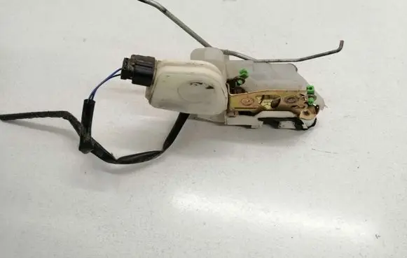 Mitsubishi Pajero Sport I Front door lock
