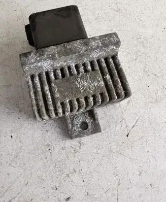 Renault Megane II Glow plug pre-heat relay 7700115678