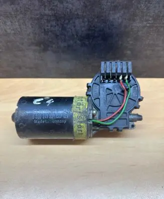 Audi A4 S4 B5 8D Wiper motor 0390241330 D3937058
