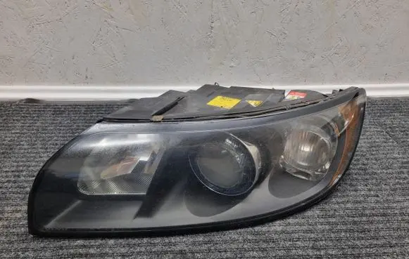 Volvo V50 Headlight/headlamp 30744675 0301198275