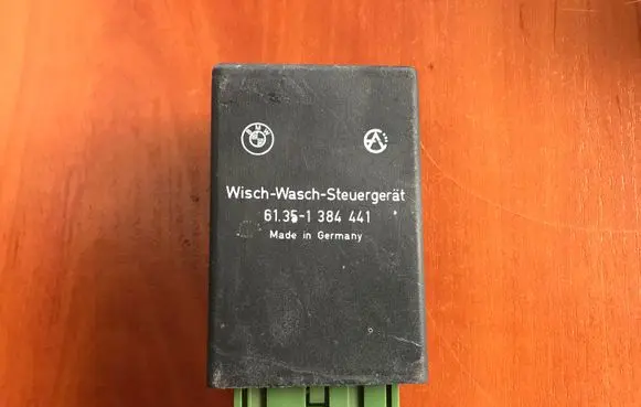 BMW 5 E34 Window wiper relay 61351384441
