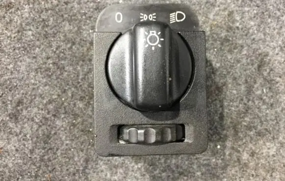Opel Combo B Light switch 90481764