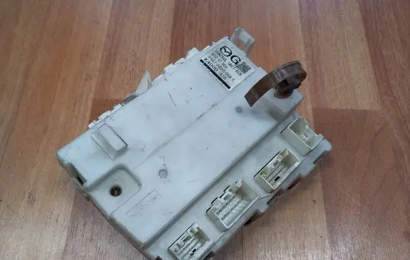 Mazda 6 Fuse module GES267560A 0E20B K4000