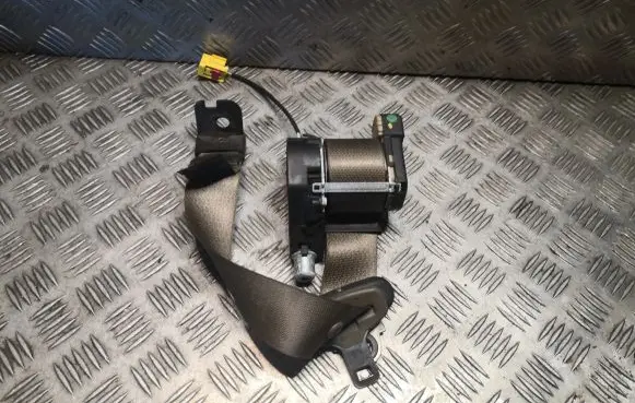 Middle seatbelt (rear)