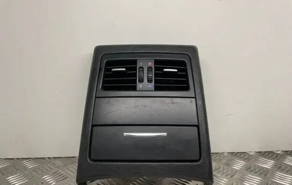 BMW 3 E90 E91 Rear air vent grill 7118049 6932023