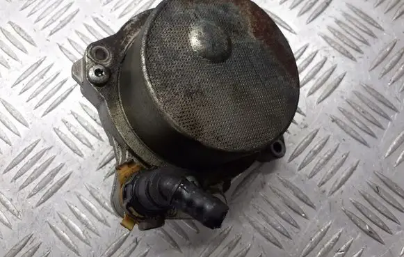 Opel Insignia A Vacuum pump