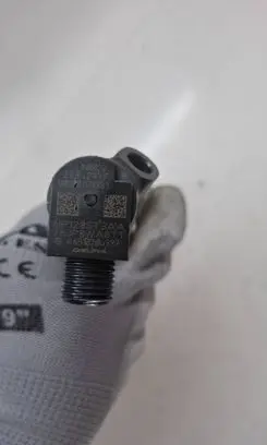 Mercedes-Benz C W204 Fuel injector A6510704987 28342997