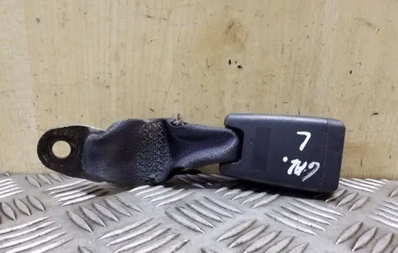 Toyota Corolla Verso E121 Rear seatbelt buckle