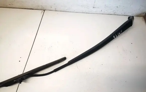Toyota RAV 4 (XA30) Front wiper blade arm